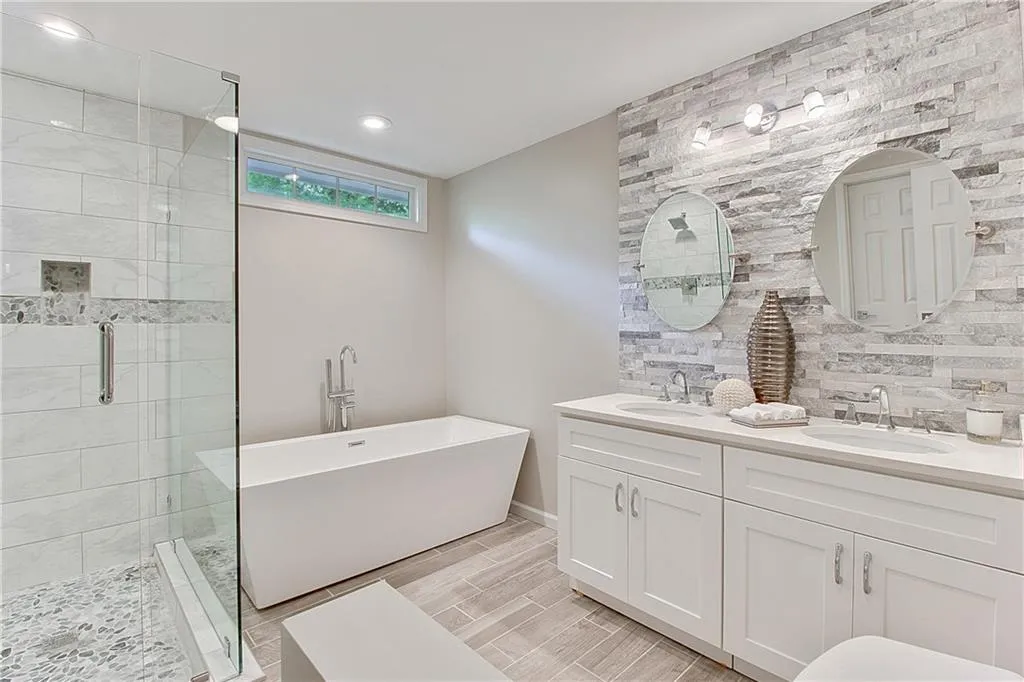 34 W Belle Isle Road, Sandy Springs, Georgia 30342, 5 Bedrooms Bedrooms, ,3 BathroomsBathrooms,Residential,Sold,34 W Belle Isle Road,6055965
