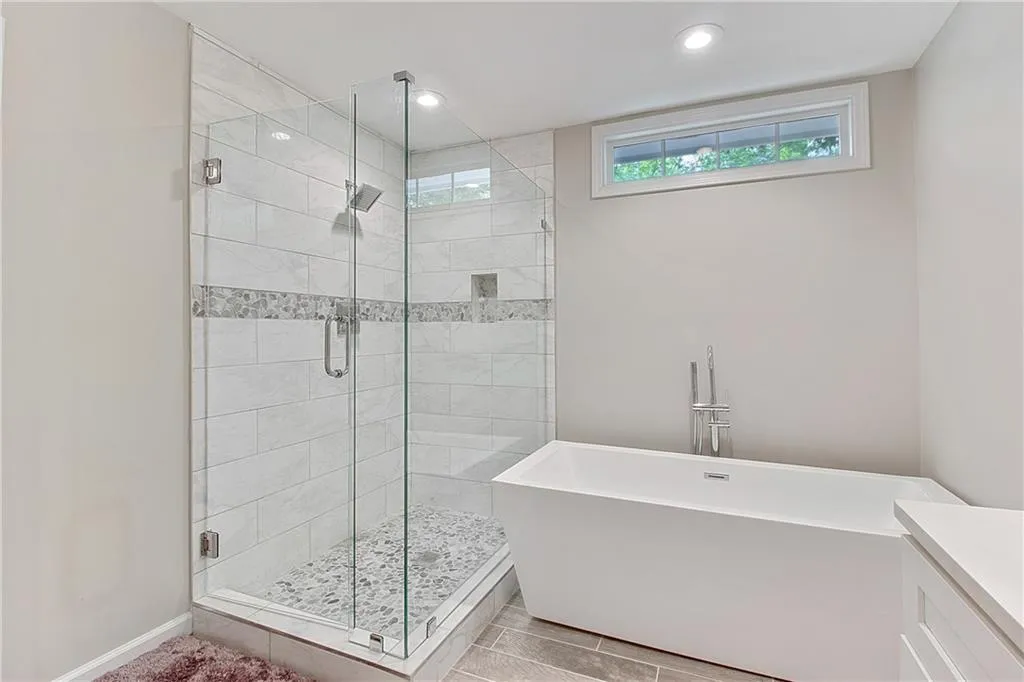 34 W Belle Isle Road, Sandy Springs, Georgia 30342, 5 Bedrooms Bedrooms, ,3 BathroomsBathrooms,Residential,Sold,34 W Belle Isle Road,6055965