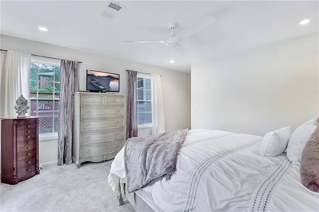 34 W Belle Isle Road, Sandy Springs, Georgia 30342, 5 Bedrooms Bedrooms, ,3 BathroomsBathrooms,Residential,Sold,34 W Belle Isle Road,6055965