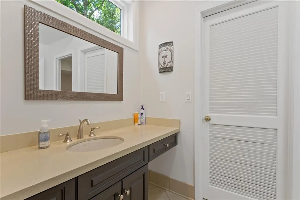 1650 Chevron Way, Sandy Springs, Georgia 30350, 4 Bedrooms Bedrooms, ,3 BathroomsBathrooms,Residential,Sold,1650 Chevron Way,6735952