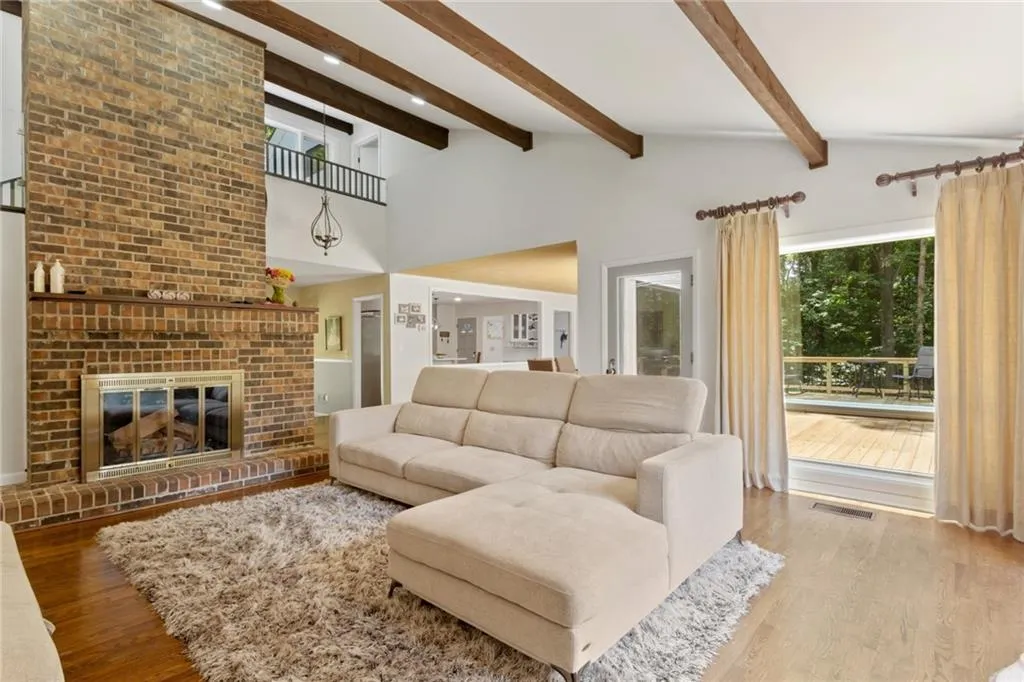 1650 Chevron Way, Sandy Springs, Georgia 30350, 4 Bedrooms Bedrooms, ,3 BathroomsBathrooms,Residential,Sold,1650 Chevron Way,6735952