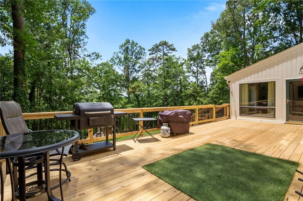 1650 Chevron Way, Sandy Springs, Georgia 30350, 4 Bedrooms Bedrooms, ,3 BathroomsBathrooms,Residential,Sold,1650 Chevron Way,6735952