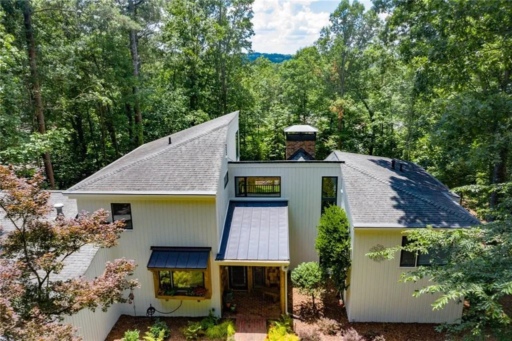 1650 Chevron Way, Sandy Springs, Georgia 30350, 4 Bedrooms Bedrooms, ,3 BathroomsBathrooms,Residential,Sold,1650 Chevron Way,6735952