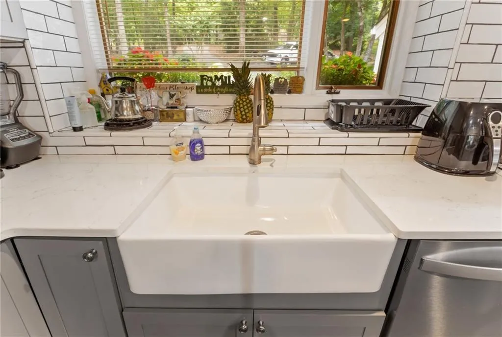 1650 Chevron Way, Sandy Springs, Georgia 30350, 4 Bedrooms Bedrooms, ,3 BathroomsBathrooms,Residential,Sold,1650 Chevron Way,6735952