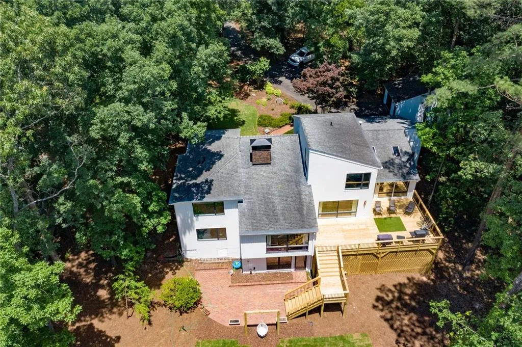 1650 Chevron Way, Sandy Springs, Georgia 30350, 4 Bedrooms Bedrooms, ,3 BathroomsBathrooms,Residential,Sold,1650 Chevron Way,6735952