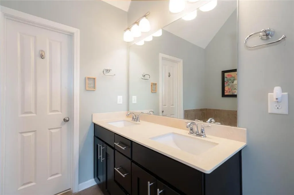 7600 Stoneridge Drive, Atlanta, Georgia 30328, 3 Bedrooms Bedrooms, ,3 BathroomsBathrooms,Residential,Sold,7600 Stoneridge Drive,7243430