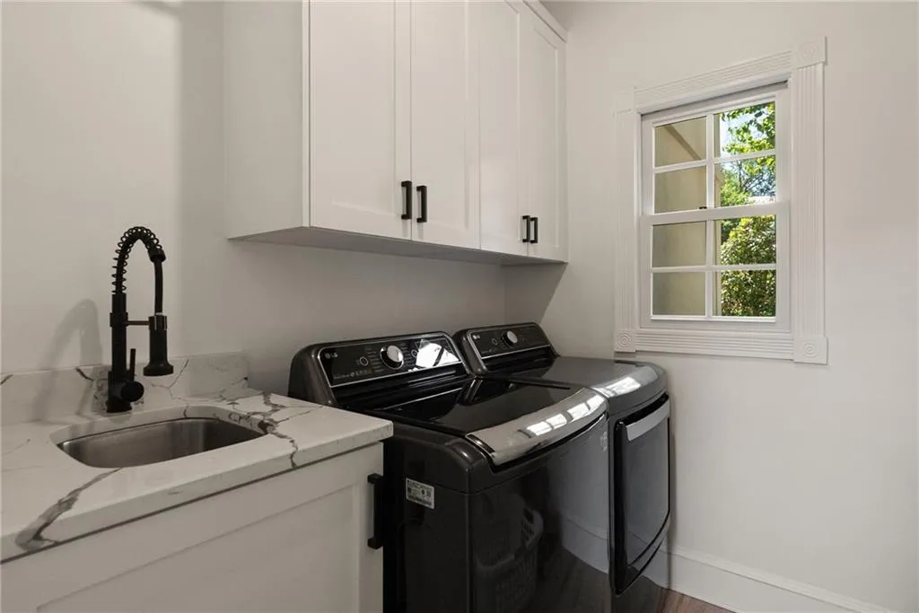 1533 Barrington Court Nw, Atlanta, Georgia 30327, 4 Bedrooms Bedrooms, ,3 BathroomsBathrooms,Residential,For Sale,1533 Barrington Court Nw,7615476