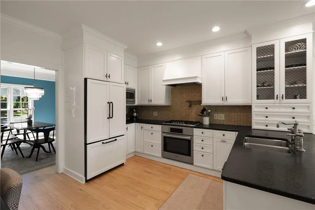 1533 Barrington Court Nw, Atlanta, Georgia 30327, 4 Bedrooms Bedrooms, ,3 BathroomsBathrooms,Residential,For Sale,1533 Barrington Court Nw,7615476