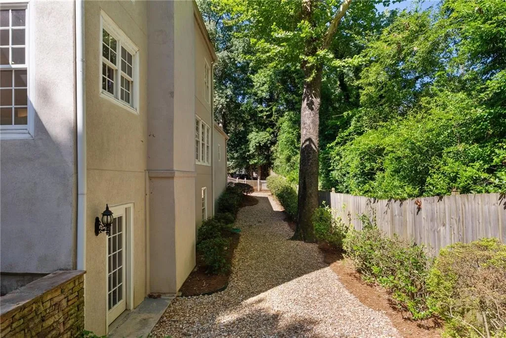 1533 Barrington Court Nw, Atlanta, Georgia 30327, 4 Bedrooms Bedrooms, ,3 BathroomsBathrooms,Residential,For Sale,1533 Barrington Court Nw,7615476