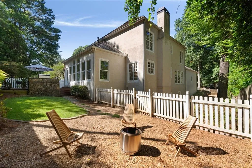 1533 Barrington Court Nw, Atlanta, Georgia 30327, 4 Bedrooms Bedrooms, ,3 BathroomsBathrooms,Residential,For Sale,1533 Barrington Court Nw,7615476