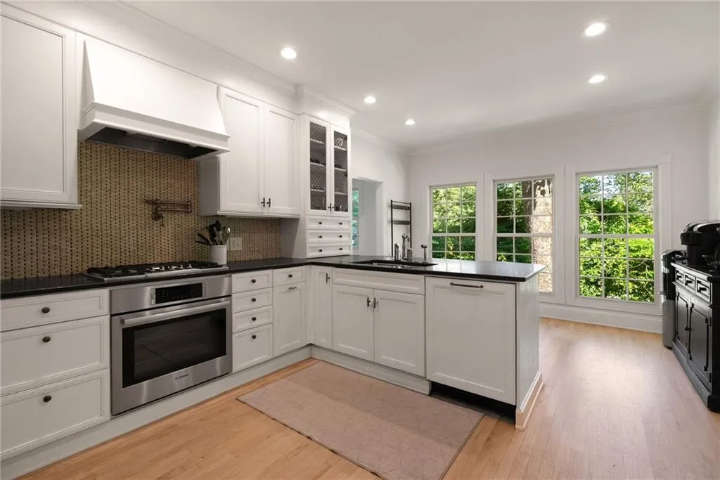1533 Barrington Court Nw, Atlanta, Georgia 30327, 4 Bedrooms Bedrooms, ,3 BathroomsBathrooms,Residential,For Sale,1533 Barrington Court Nw,7615476