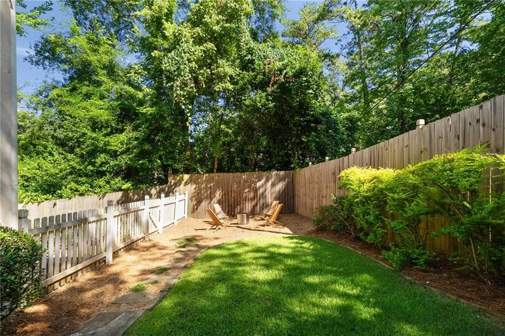 1533 Barrington Court Nw, Atlanta, Georgia 30327, 4 Bedrooms Bedrooms, ,3 BathroomsBathrooms,Residential,For Sale,1533 Barrington Court Nw,7615476