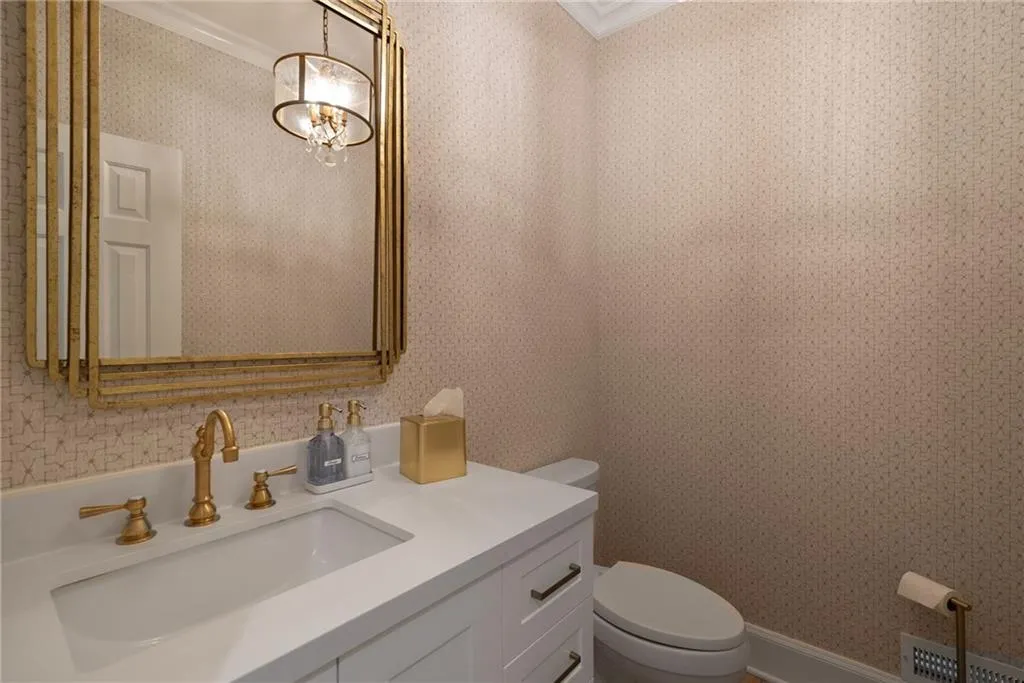 1533 Barrington Court Nw, Atlanta, Georgia 30327, 4 Bedrooms Bedrooms, ,3 BathroomsBathrooms,Residential,For Sale,1533 Barrington Court Nw,7615476