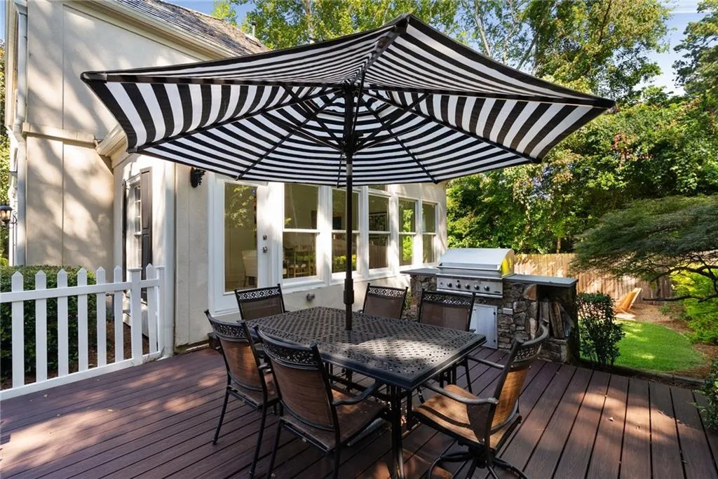 1533 Barrington Court Nw, Atlanta, Georgia 30327, 4 Bedrooms Bedrooms, ,3 BathroomsBathrooms,Residential,For Sale,1533 Barrington Court Nw,7615476