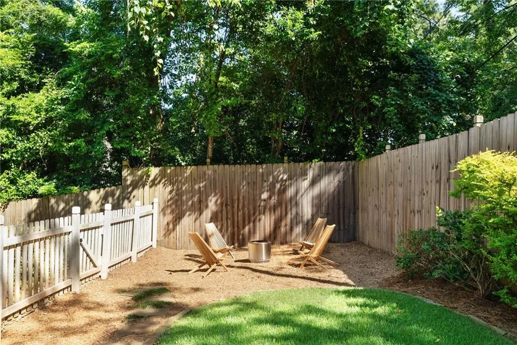 1533 Barrington Court Nw, Atlanta, Georgia 30327, 4 Bedrooms Bedrooms, ,3 BathroomsBathrooms,Residential,For Sale,1533 Barrington Court Nw,7615476