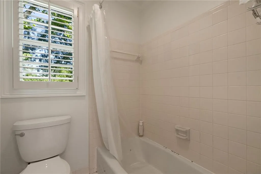 1533 Barrington Court Nw, Atlanta, Georgia 30327, 4 Bedrooms Bedrooms, ,3 BathroomsBathrooms,Residential,For Sale,1533 Barrington Court Nw,7615476