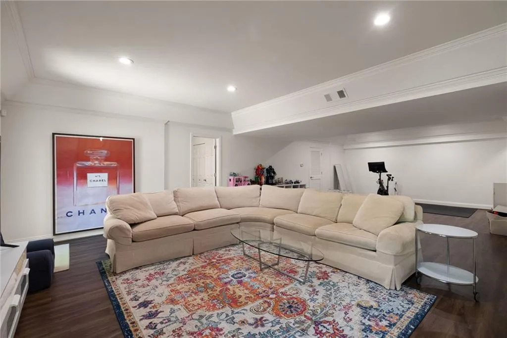 1533 Barrington Court Nw, Atlanta, Georgia 30327, 4 Bedrooms Bedrooms, ,3 BathroomsBathrooms,Residential,For Sale,1533 Barrington Court Nw,7615476