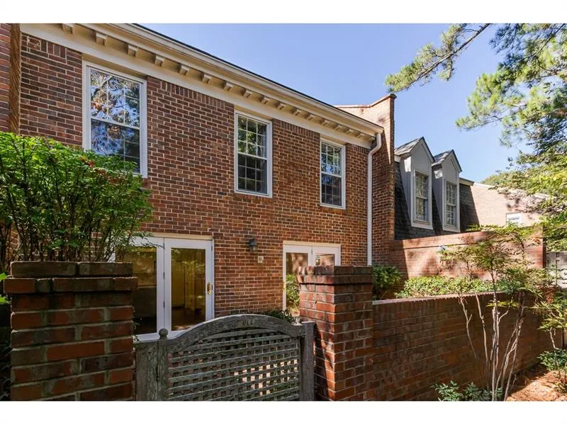 327 The Chace, Sandy Springs, Georgia 30328, 3 Bedrooms Bedrooms, ,2 BathroomsBathrooms,Residential,Sold,327 The Chace,6640690