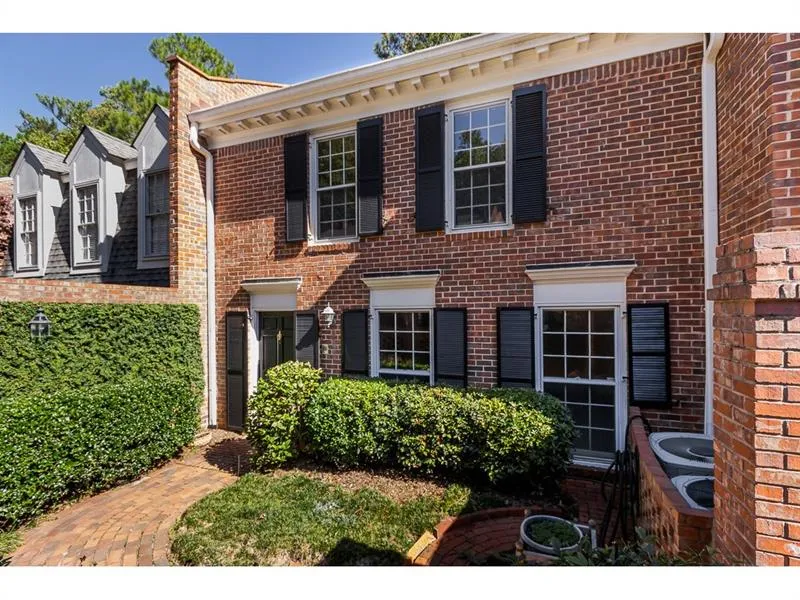 327 The Chace, Sandy Springs, Georgia 30328, 3 Bedrooms Bedrooms, ,2 BathroomsBathrooms,Residential,Sold,327 The Chace,6640690