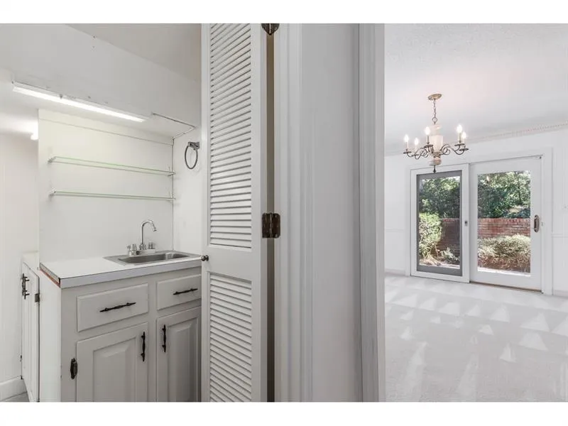 327 The Chace, Sandy Springs, Georgia 30328, 3 Bedrooms Bedrooms, ,2 BathroomsBathrooms,Residential,Sold,327 The Chace,6640690