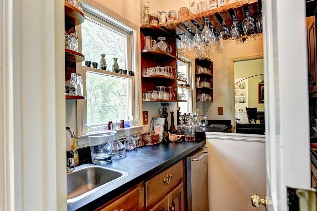 9580 Marsh Cove Court, Sandy Springs, Georgia 30350, 6 Bedrooms Bedrooms, ,5 BathroomsBathrooms,Residential,Sold,9580 Marsh Cove Court,6063741