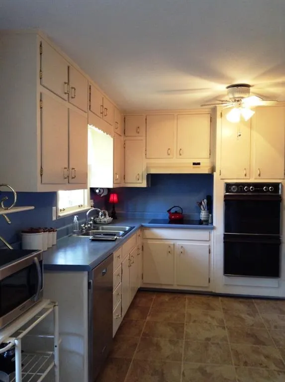 130 Finchley Court, Sandy Springs, Georgia 30328, 3 Bedrooms Bedrooms, ,2 BathroomsBathrooms,Residential,Sold,130 Finchley Court,5947829