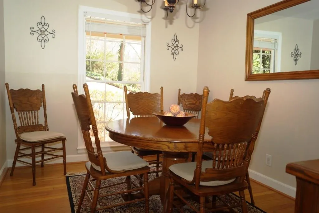 130 Finchley Court, Sandy Springs, Georgia 30328, 3 Bedrooms Bedrooms, ,2 BathroomsBathrooms,Residential,Sold,130 Finchley Court,5947829