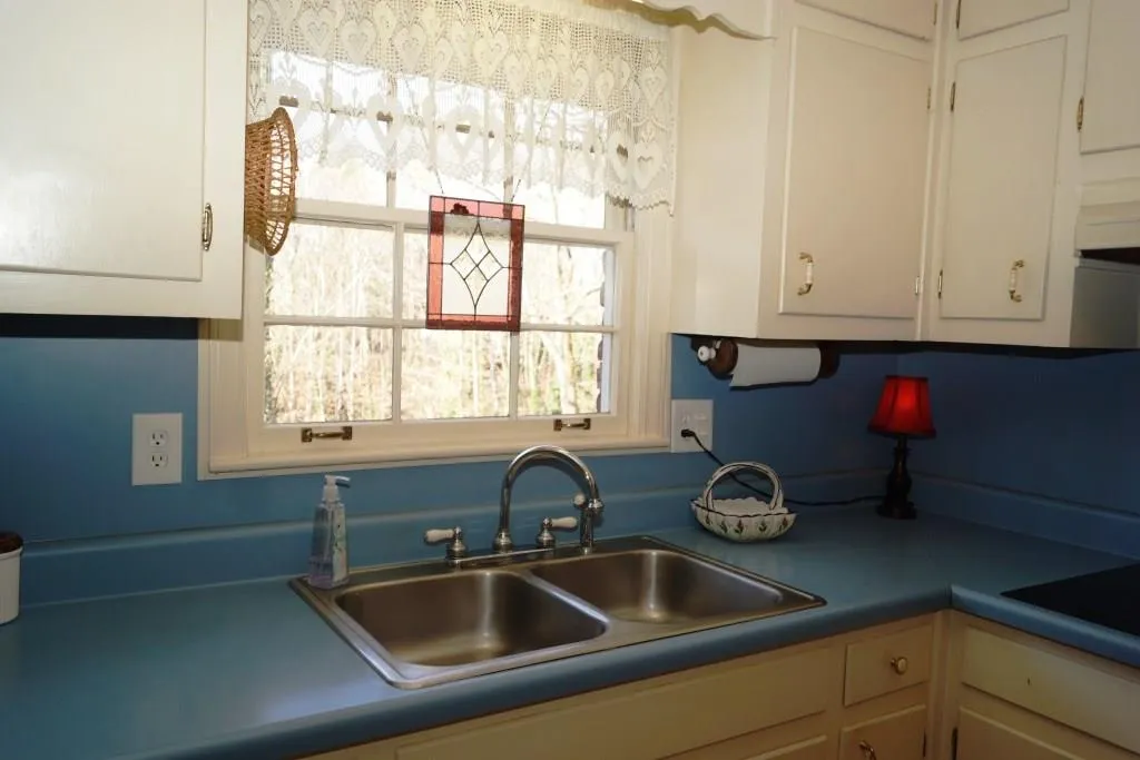 130 Finchley Court, Sandy Springs, Georgia 30328, 3 Bedrooms Bedrooms, ,2 BathroomsBathrooms,Residential,Sold,130 Finchley Court,5947829