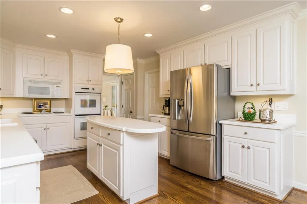 7710 Dunvegan Close, Sandy Springs, Georgia 30350, 4 Bedrooms Bedrooms, ,3 BathroomsBathrooms,Residential,Sold,7710 Dunvegan Close,7134185