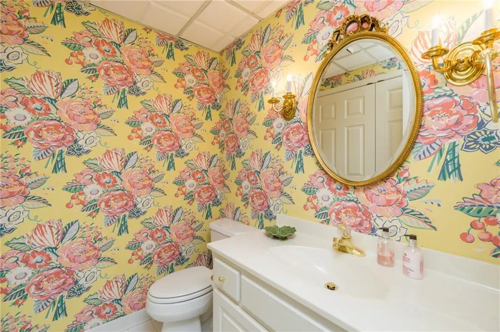 7710 Dunvegan Close, Sandy Springs, Georgia 30350, 4 Bedrooms Bedrooms, ,3 BathroomsBathrooms,Residential,Sold,7710 Dunvegan Close,7134185