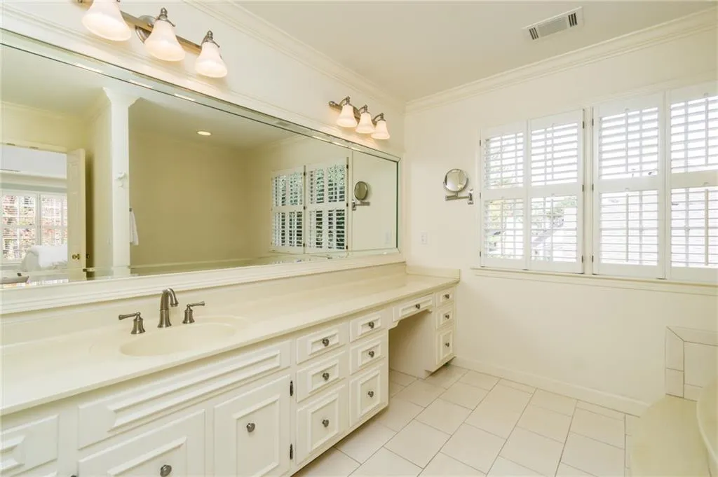 7710 Dunvegan Close, Sandy Springs, Georgia 30350, 4 Bedrooms Bedrooms, ,3 BathroomsBathrooms,Residential,Sold,7710 Dunvegan Close,7134185