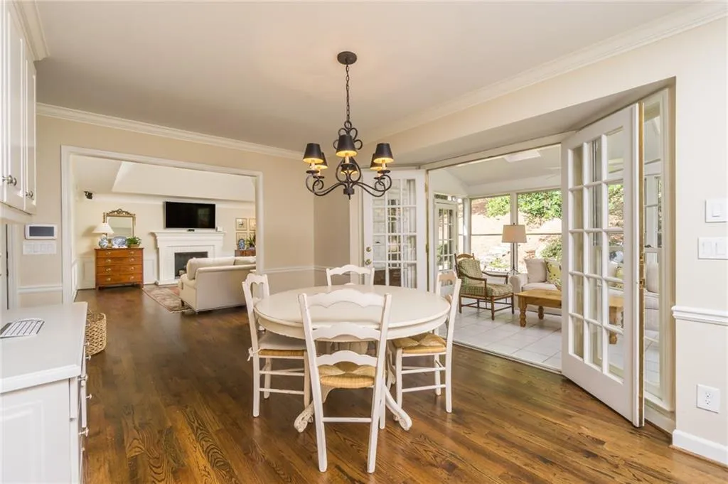 7710 Dunvegan Close, Sandy Springs, Georgia 30350, 4 Bedrooms Bedrooms, ,3 BathroomsBathrooms,Residential,Sold,7710 Dunvegan Close,7134185