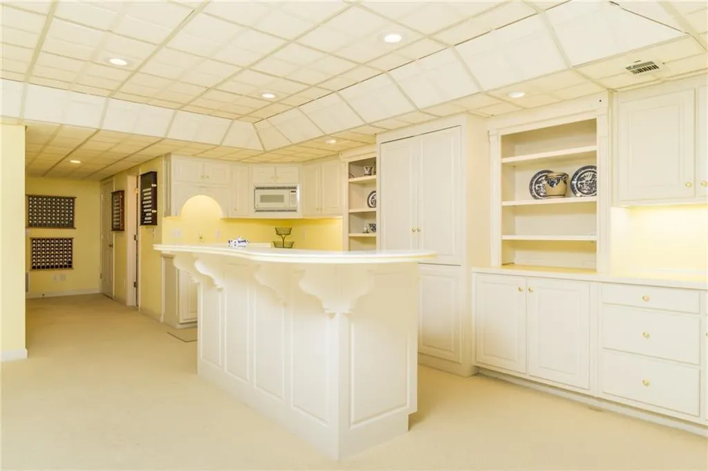 7710 Dunvegan Close, Sandy Springs, Georgia 30350, 4 Bedrooms Bedrooms, ,3 BathroomsBathrooms,Residential,Sold,7710 Dunvegan Close,7134185