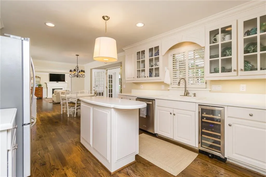 7710 Dunvegan Close, Sandy Springs, Georgia 30350, 4 Bedrooms Bedrooms, ,3 BathroomsBathrooms,Residential,Sold,7710 Dunvegan Close,7134185