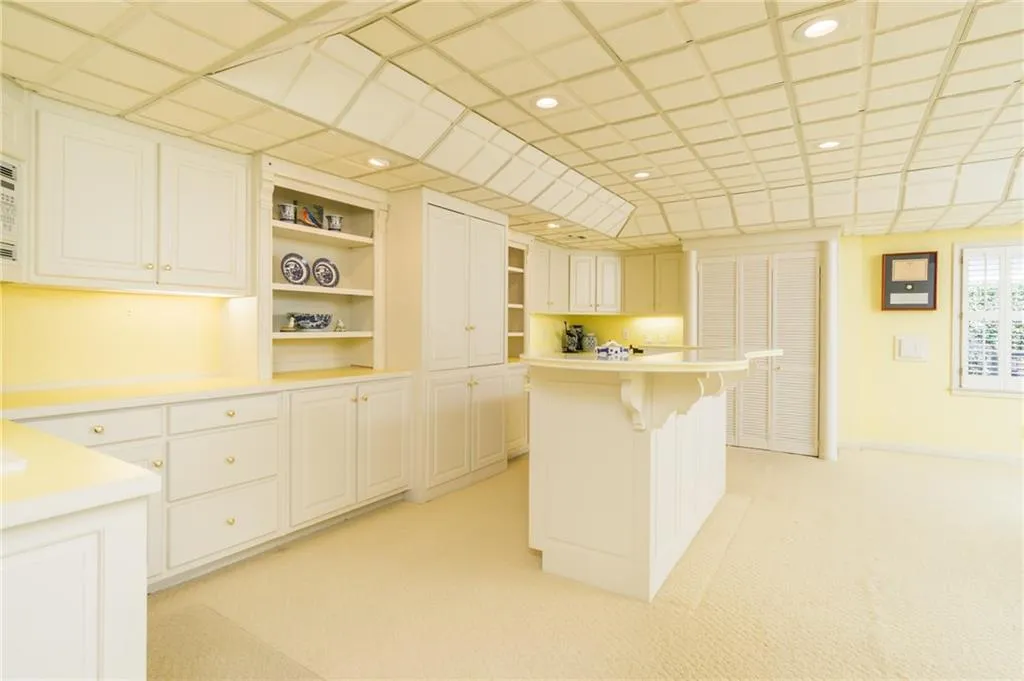 7710 Dunvegan Close, Sandy Springs, Georgia 30350, 4 Bedrooms Bedrooms, ,3 BathroomsBathrooms,Residential,Sold,7710 Dunvegan Close,7134185