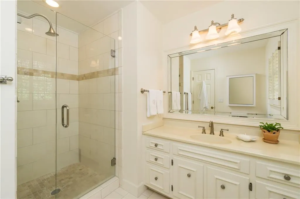 7710 Dunvegan Close, Sandy Springs, Georgia 30350, 4 Bedrooms Bedrooms, ,3 BathroomsBathrooms,Residential,Sold,7710 Dunvegan Close,7134185