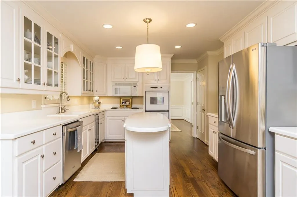 7710 Dunvegan Close, Sandy Springs, Georgia 30350, 4 Bedrooms Bedrooms, ,3 BathroomsBathrooms,Residential,Sold,7710 Dunvegan Close,7134185