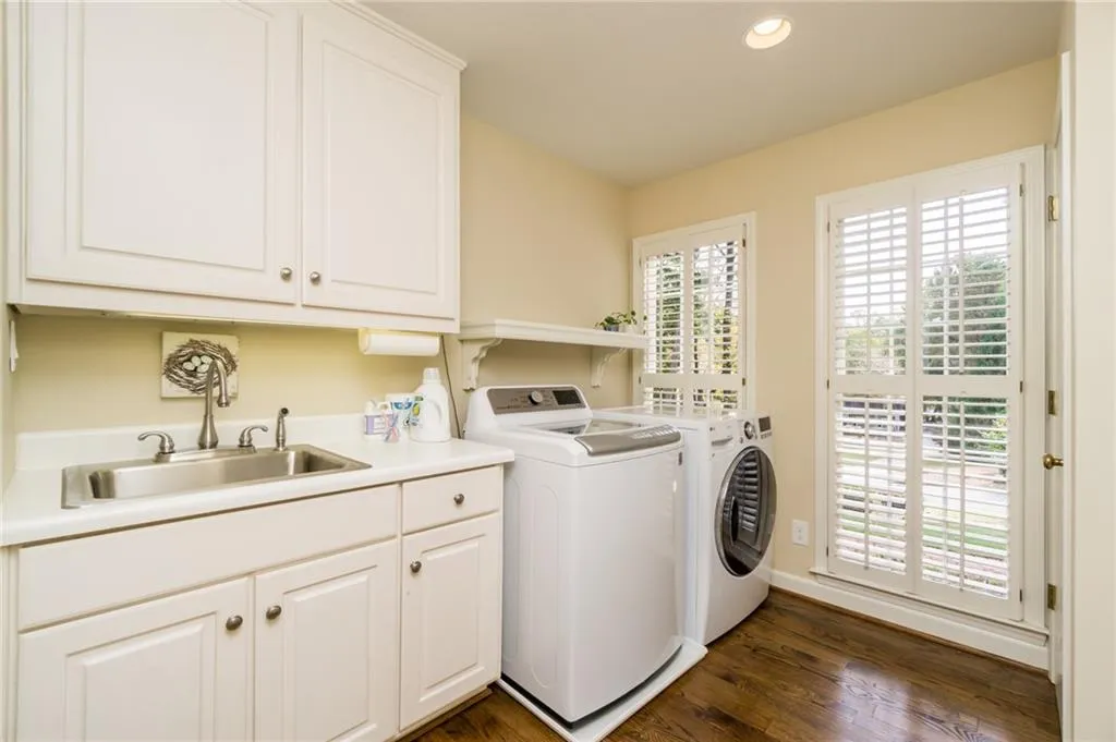 7710 Dunvegan Close, Sandy Springs, Georgia 30350, 4 Bedrooms Bedrooms, ,3 BathroomsBathrooms,Residential,Sold,7710 Dunvegan Close,7134185