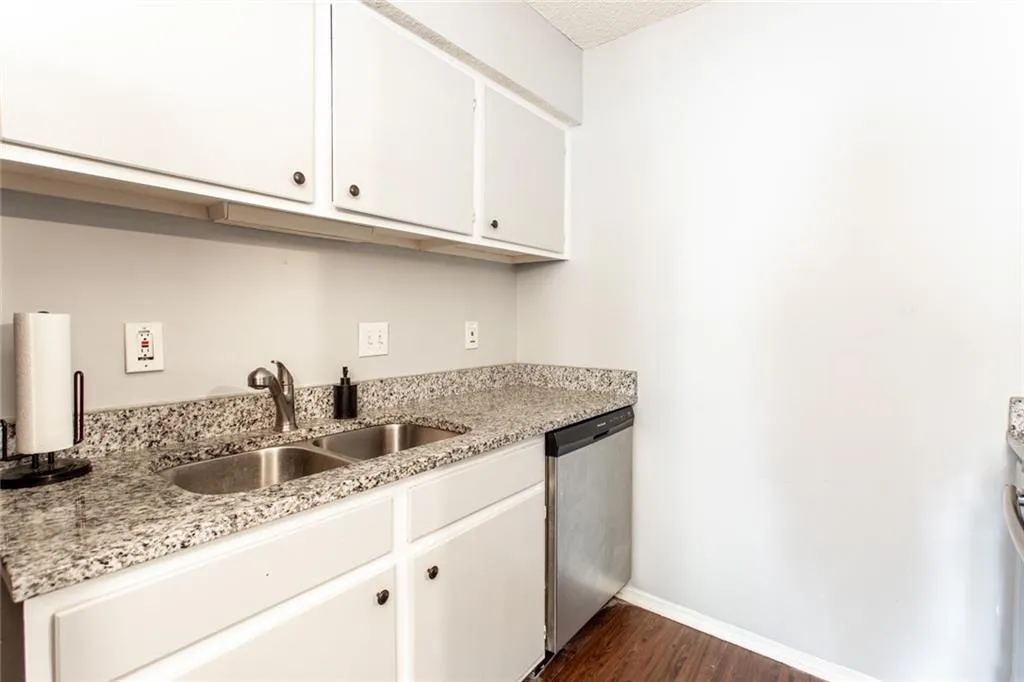 2209 Huntingdon Chase, Sandy Springs, Georgia 30350, 1 Bedroom Bedrooms, ,1 BathroomBathrooms,Residential,Sold,2209 Huntingdon Chase,7035298