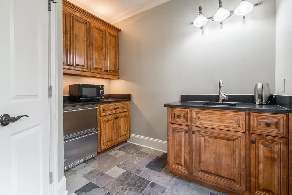 715 Glenairy Drive, Sandy Springs, Georgia 30328, 6 Bedrooms Bedrooms, ,4 BathroomsBathrooms,Residential,Sold,715 Glenairy Drive,6543812