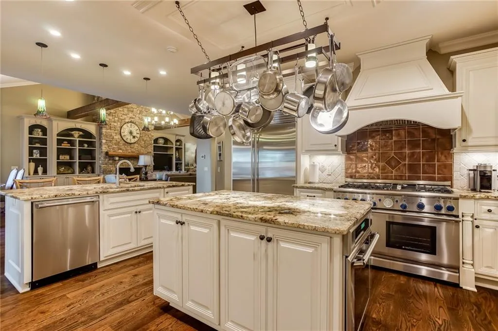 715 Glenairy Drive, Sandy Springs, Georgia 30328, 6 Bedrooms Bedrooms, ,4 BathroomsBathrooms,Residential,Sold,715 Glenairy Drive,6543812