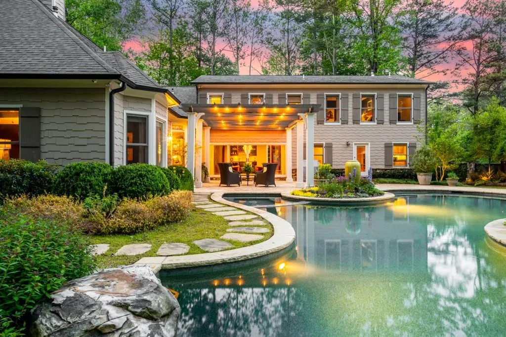 715 Glenairy Drive, Sandy Springs, Georgia 30328, 6 Bedrooms Bedrooms, ,4 BathroomsBathrooms,Residential,Sold,715 Glenairy Drive,6543812