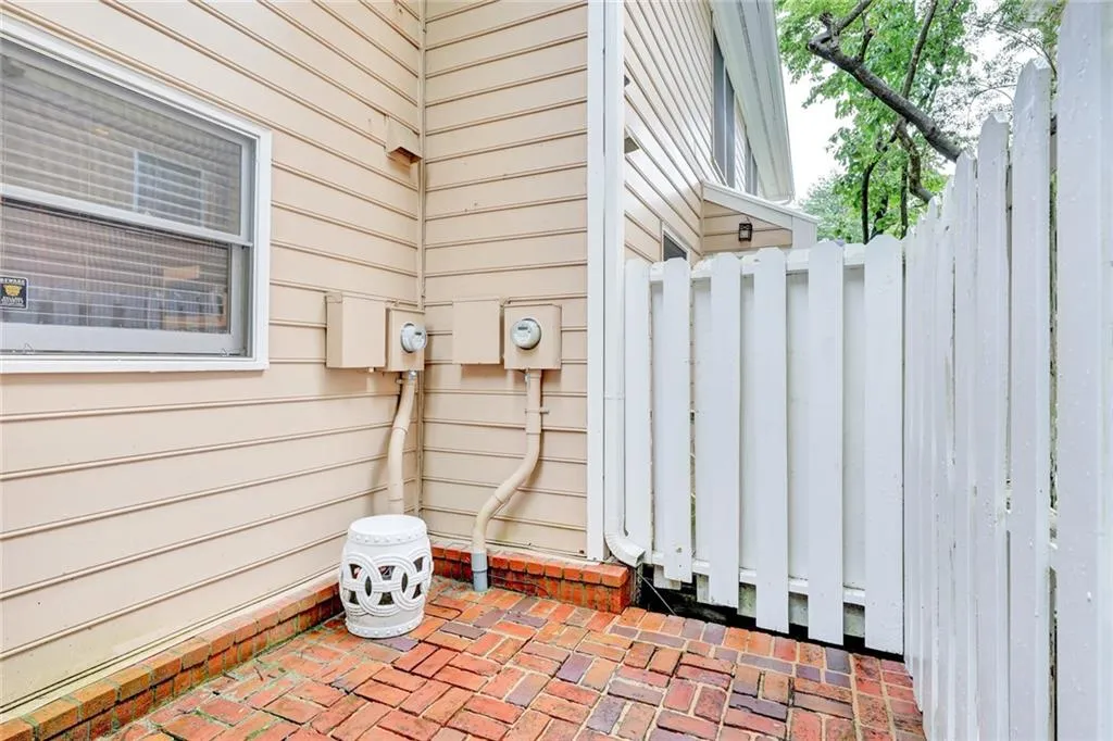 7500 Roswell Road Unit 28, Sandy Springs, Georgia 30350, 2 Bedrooms Bedrooms, ,2 BathroomsBathrooms,Residential,Sold,7500 Roswell Road Unit 28,6917547