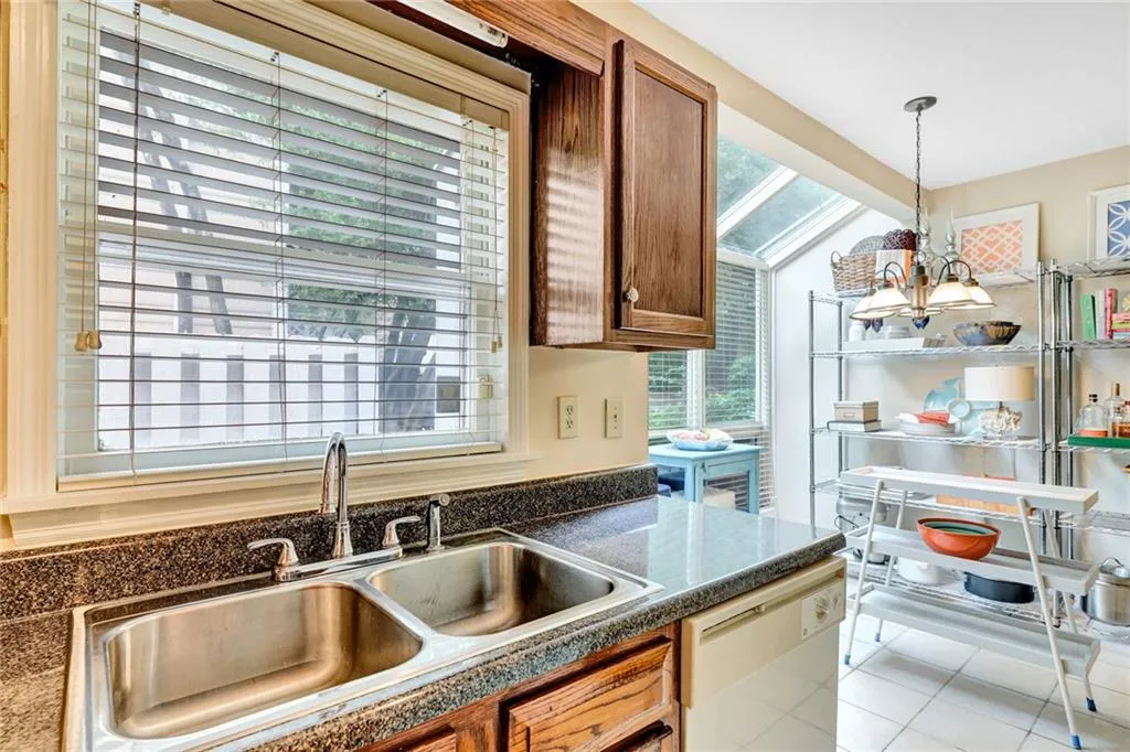 7500 Roswell Road Unit 28, Sandy Springs, Georgia 30350, 2 Bedrooms Bedrooms, ,2 BathroomsBathrooms,Residential,Sold,7500 Roswell Road Unit 28,6917547
