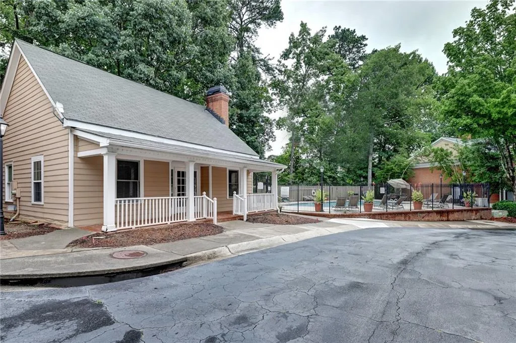 7500 Roswell Road Unit 28, Sandy Springs, Georgia 30350, 2 Bedrooms Bedrooms, ,2 BathroomsBathrooms,Residential,Sold,7500 Roswell Road Unit 28,6917547
