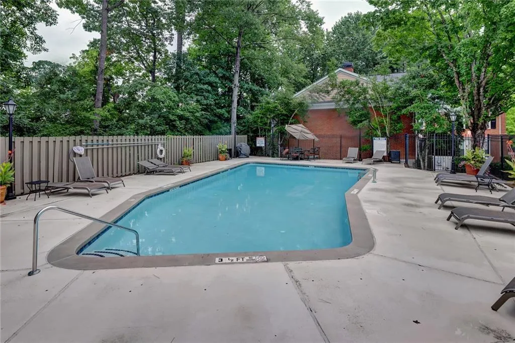 7500 Roswell Road Unit 28, Sandy Springs, Georgia 30350, 2 Bedrooms Bedrooms, ,2 BathroomsBathrooms,Residential,Sold,7500 Roswell Road Unit 28,6917547