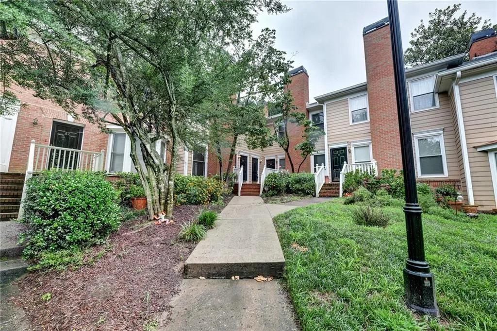 7500 Roswell Road Unit 28, Sandy Springs, Georgia 30350, 2 Bedrooms Bedrooms, ,2 BathroomsBathrooms,Residential,Sold,7500 Roswell Road Unit 28,6917547
