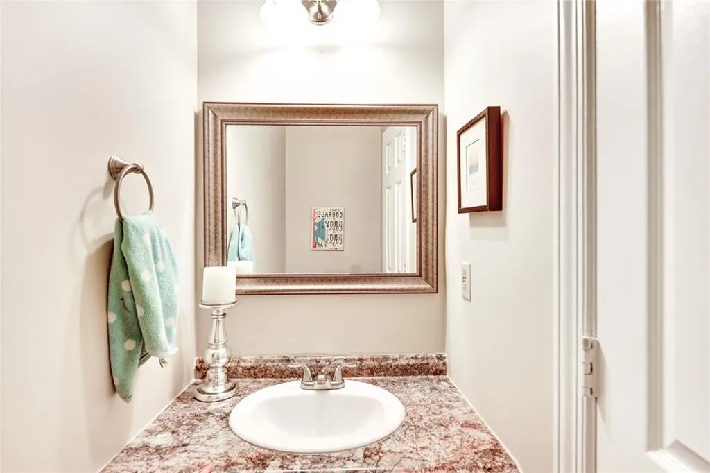 7500 Roswell Road Unit 28, Sandy Springs, Georgia 30350, 2 Bedrooms Bedrooms, ,2 BathroomsBathrooms,Residential,Sold,7500 Roswell Road Unit 28,6917547
