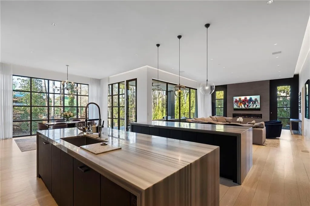 12 foot ceilings in Kitchen, Living room, breakfast room and outdoor patio with retractible doors and overlooking the pool.