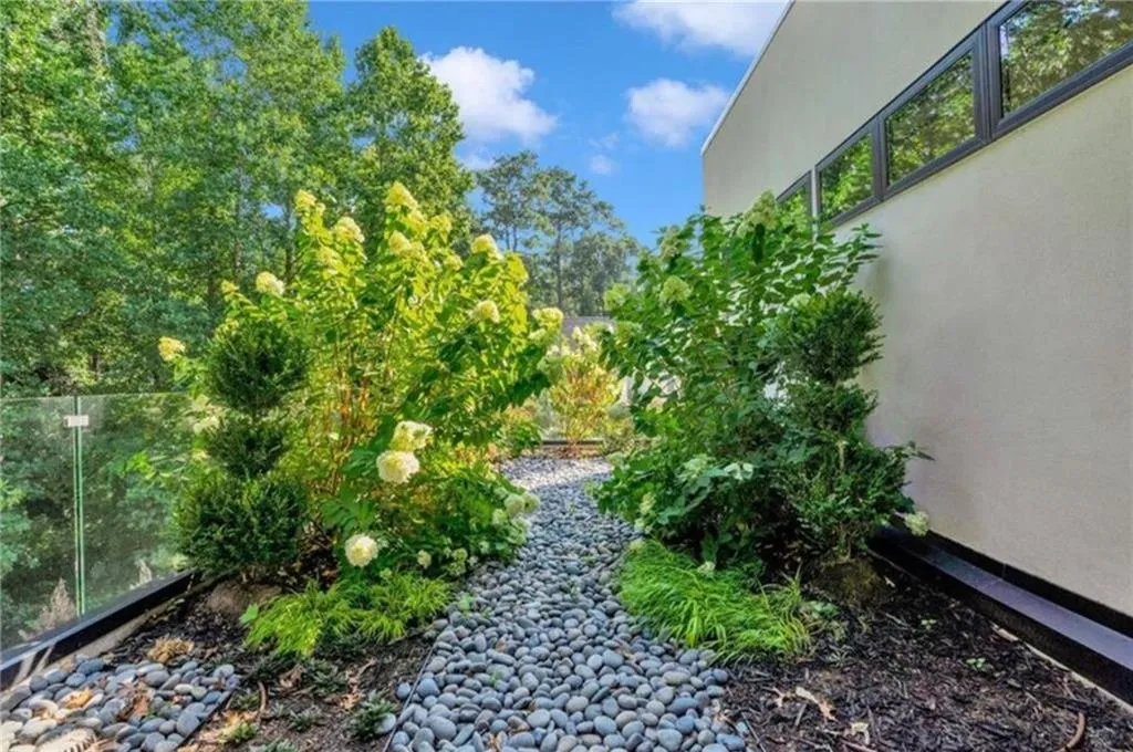 Spectacular rooftop perennial garden